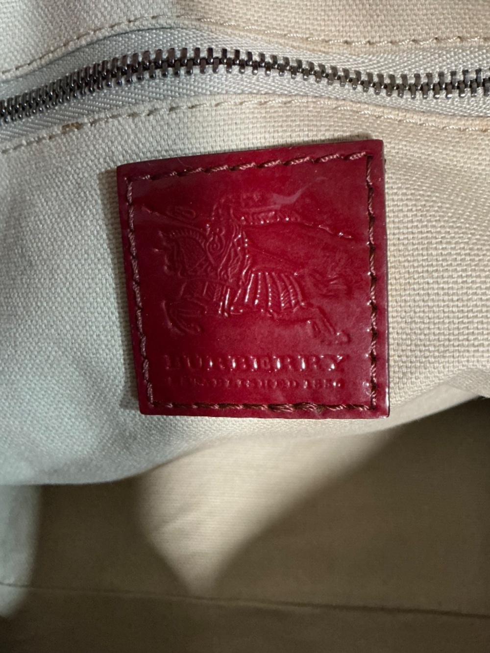 Burberry Ltd Edition Patent Painted Heart Supernova Coated Canvas Nickie Tote - Picture 7 of 10